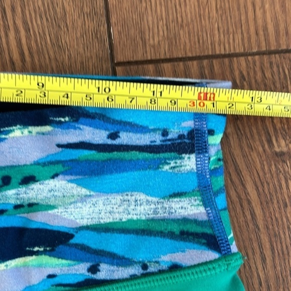 Lululemon Wunder Under Crop - Picture 5 of 9